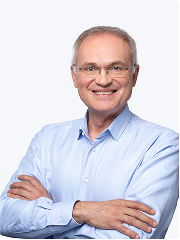 Konstantin Primbas, Inhaber der APONEO Apotheke